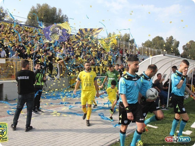 הקפטן זוהר. עוזב (מוטי קדוש)